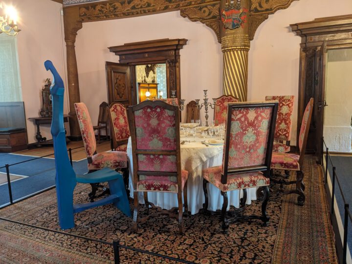 Kunst geht fremd … und macht blau