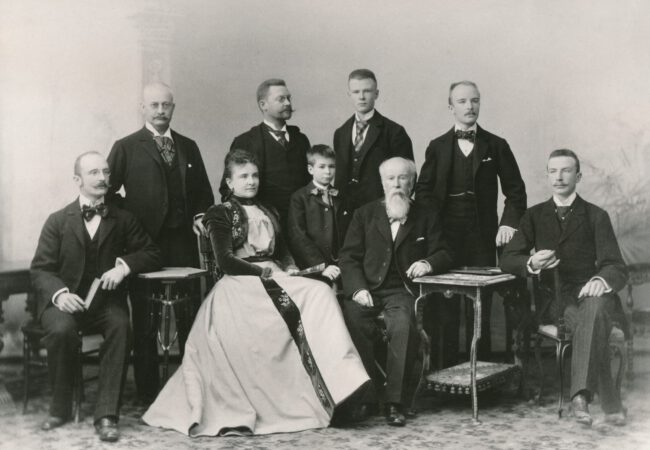 Gräfin Luise zeigt ihr Schloss