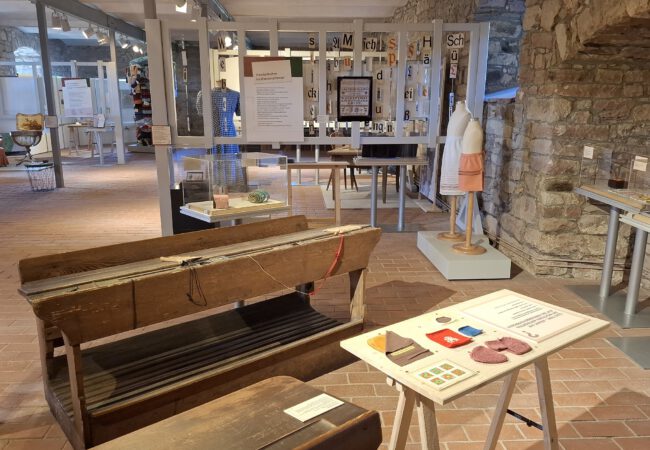 Endspurt bei „Verstrickt und zugenäht“: Noch bis 8. November textile Geschichten entdecken