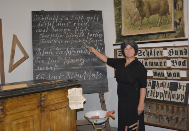 Historischer Schulunterricht für Groß und Klein
