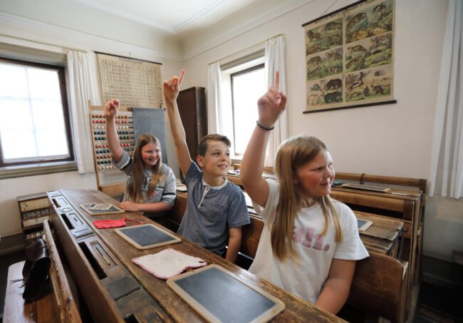Ferienprogramm – Zeitreise im Klassenzimmer Foto