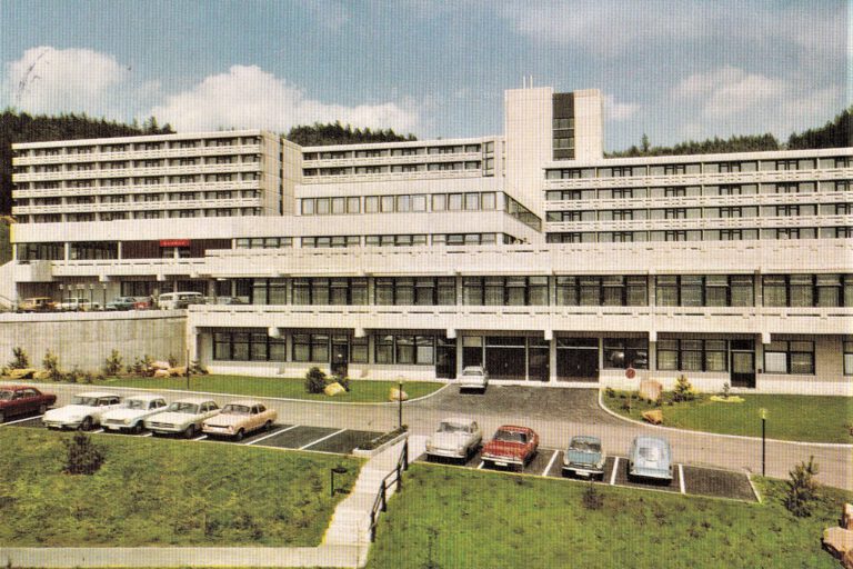 Außenfassade des Rehazentrums um 1978