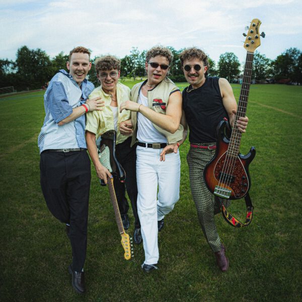 Bei der Band Udo West treffen beim Weinfest Pop, Funk und Neue Deutsche Welle aufeinander. (© Udo West, Foto: Niklas Schmitt)