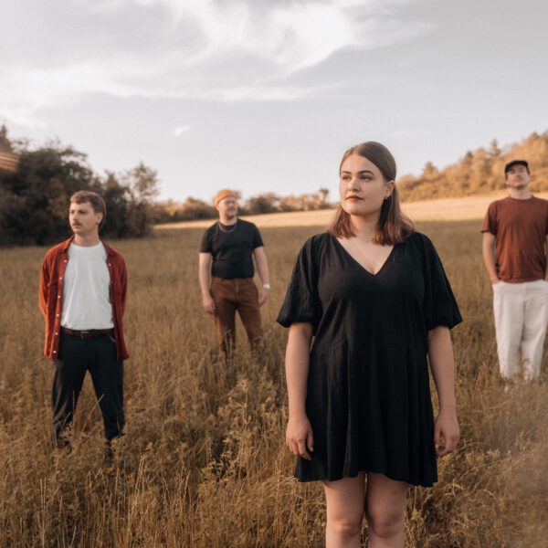 Die Musik von FLIEDER geht unter die Haut. (© FLIEDER, Foto: Marcel Gollin)