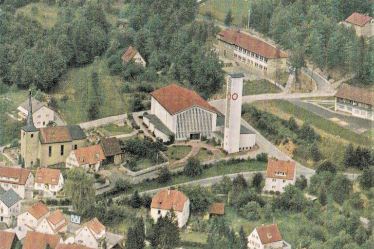 Luftaufnahme der St.-Laurentius Kirche