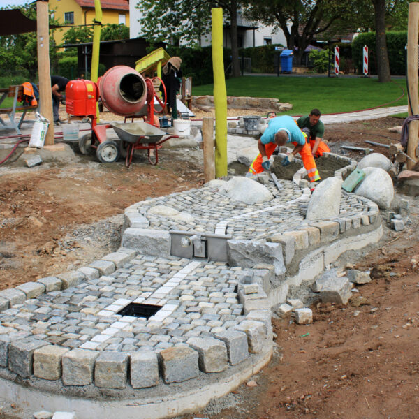 Der Wasserlauf wird gepflastert.