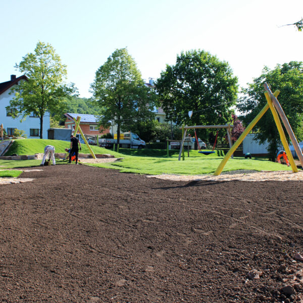 Es werden nochmal 600 m² Rollrasen verlegt. 