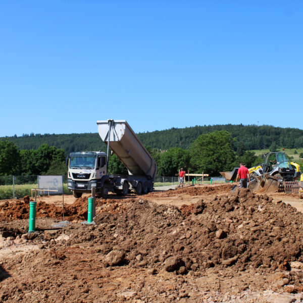 23.06.2020: Hier wird später der REWE Lebensmittelmarkt stehen.