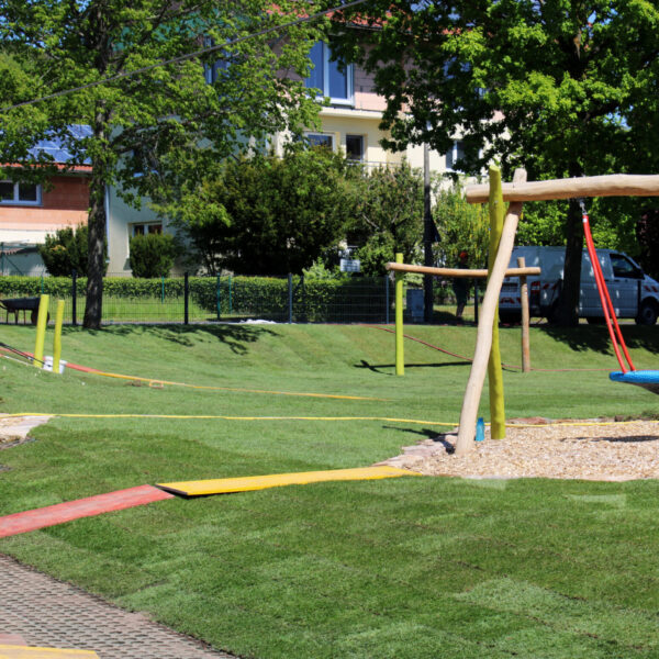 Die Freiwillige Feuerwehr Großenbrach wird das tägliche Wässern des Rasens übernehmen.