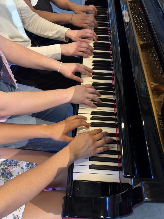 Junge Pianisten konzertieren Foto