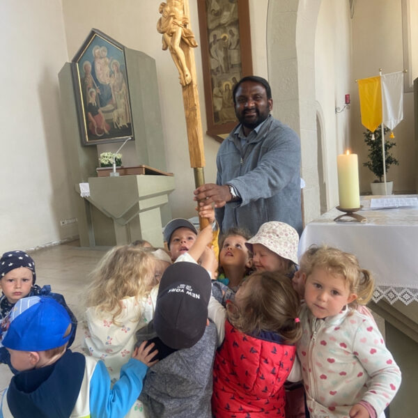Eine Führung durch die St. Nikolaus Kirche in Steinach mit Pater Thumma