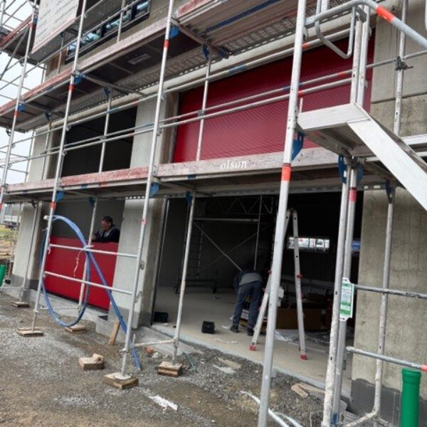 Rolltore werden eingebaut