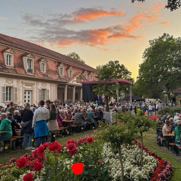 Der Kurpark Bad Bocklet zeigt sich zur Gartenparty von seiner stimmungsvollsten Seite.