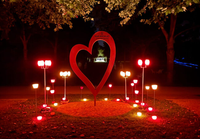 Sommerabend voller Lichter und Livemusik: Bad Bocklet lädt zur Gartenparty in den Kurpark ein