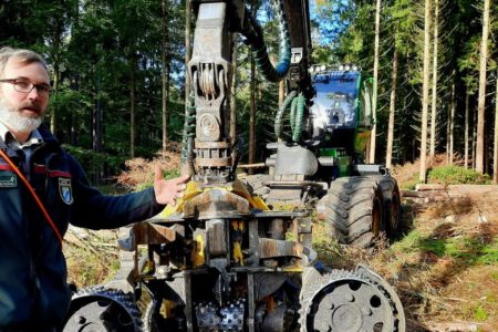 Waldbegang zum Thema „Waldumbau und -wegebau“