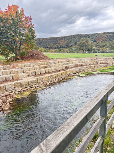 Neue Natursteinbefestigung am Hohner Wehr – Wässerring