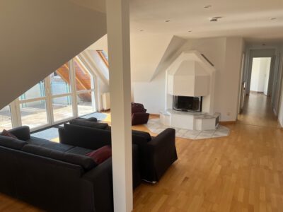 Exklusive Dachgeschosswohnung mit Aufzug (130 m²)