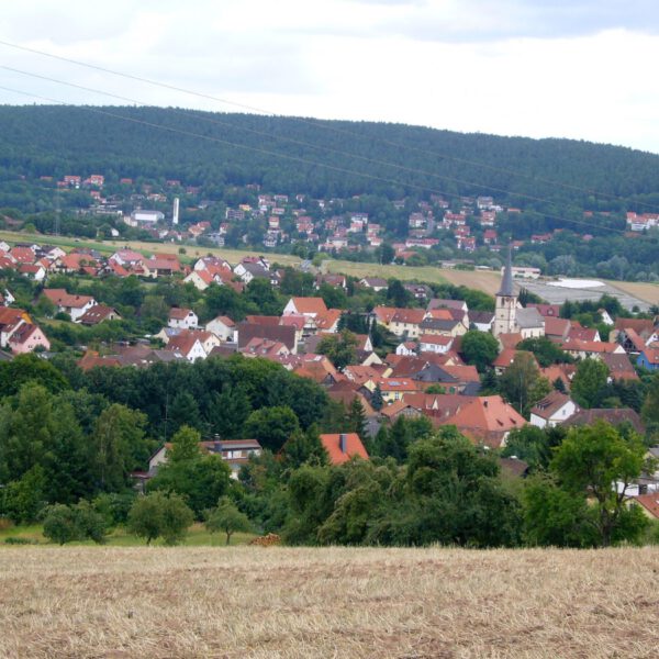 Aschach und im Hintergrund Bad Bocklet