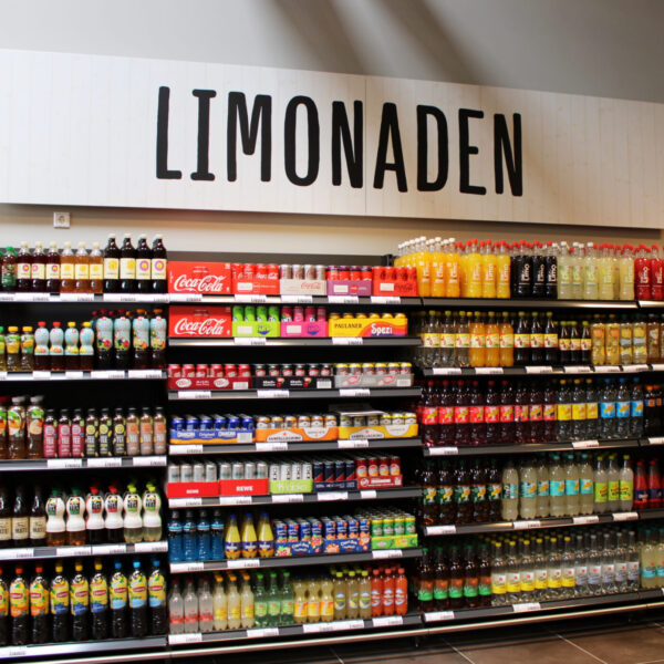 27.05.2021: Im angrenzenden Getränkemarkt gibt es eine große Auswahl.