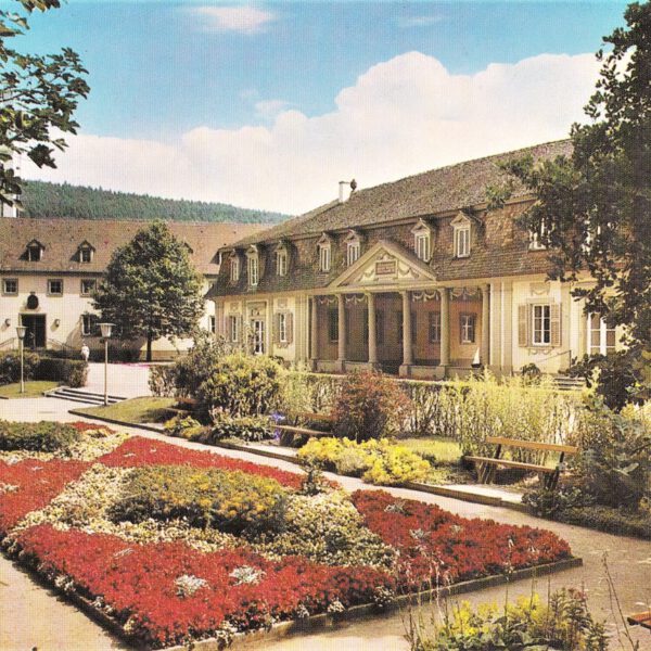 Blumenbeete am Brunnenbau