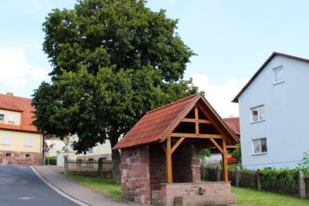 Osterbrunnen schmücken