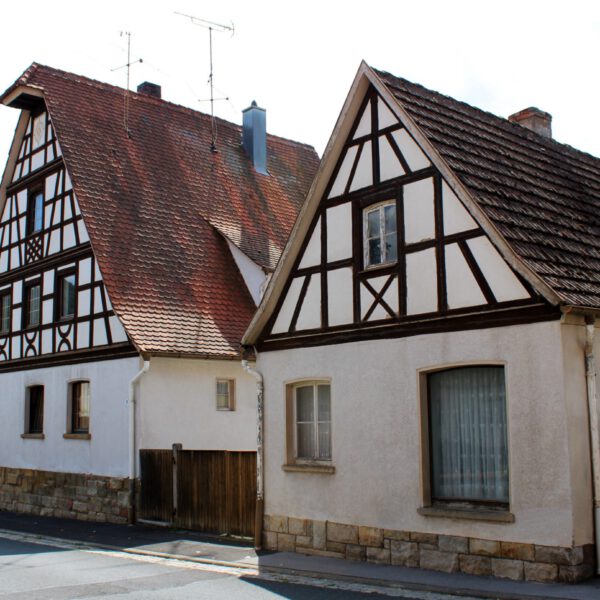 alte Fachwerkhäuser an der Hauptstraße 