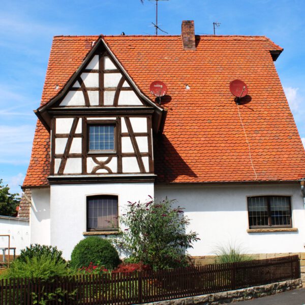 altes Fachwerkhaus an der Hauptstraße