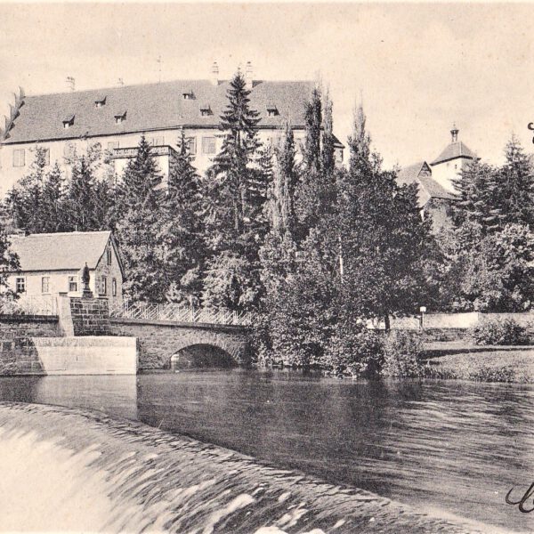 Frontansicht des Schlosses