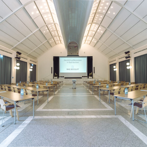 Großer Kursaal, Fischgrätenbestuhlung.