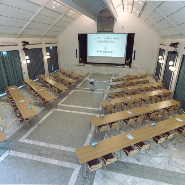 Großer Kursaal, Fischgrätenbestluhlung.