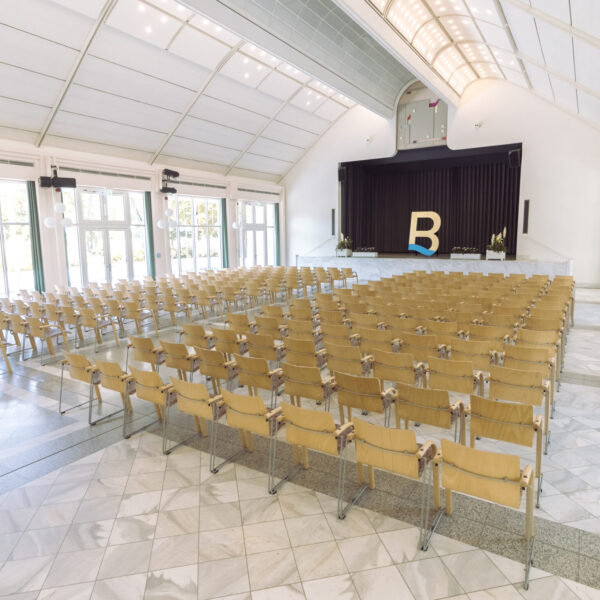 Großer Kursaal, Reihenbestuhlung.