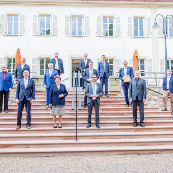 Gruppenbild auf der neu errichteten Freitreppe, Foto Kilian Martin