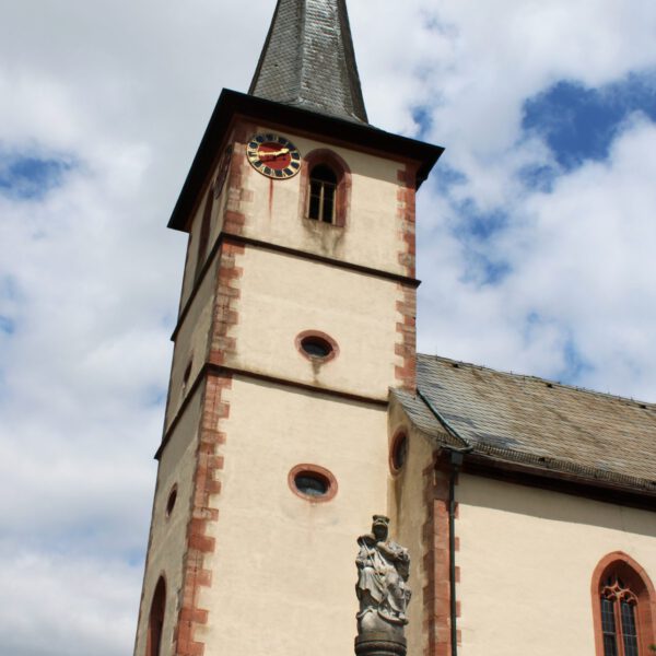 Kirchturm Katholische Dreifaltigkeitskirche Aschach