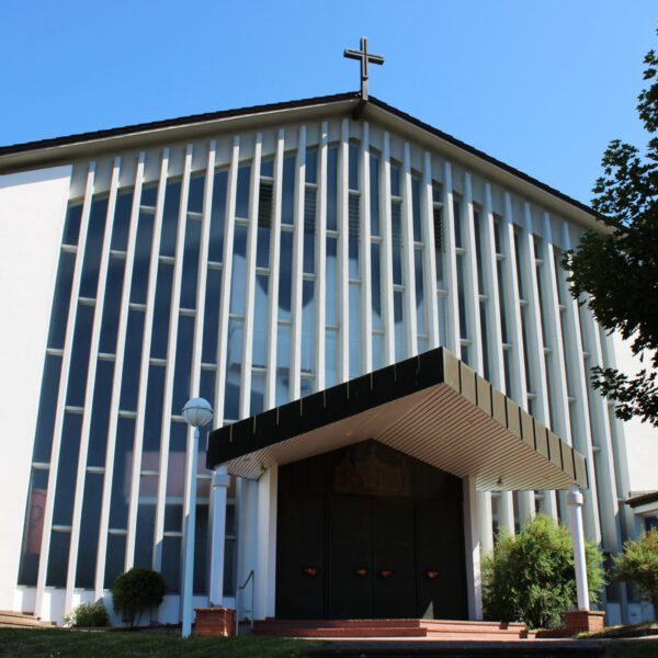 Eingang Katholische St.-Laurentius-Kirche Bad Bocklet