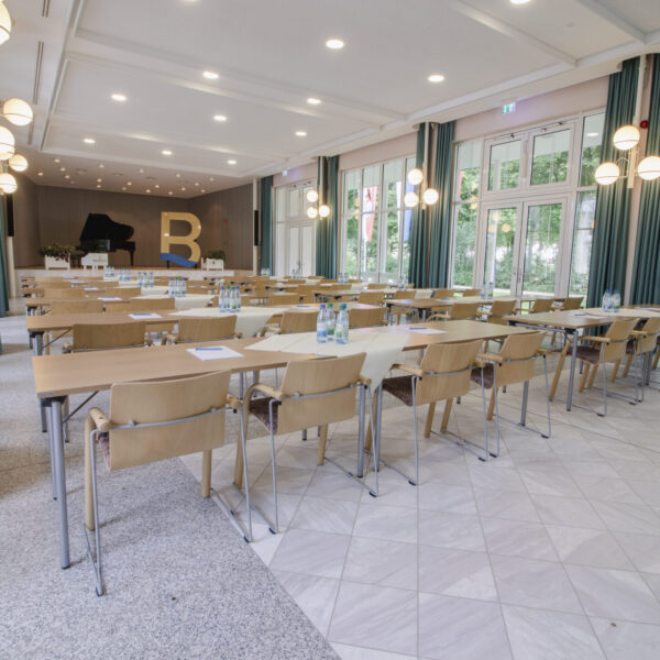 Kleiner Kursaal, parlamentarische Bestuhlung.