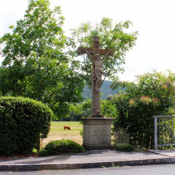 Kreuz beim Ortseingang in Roth a.d. Saale