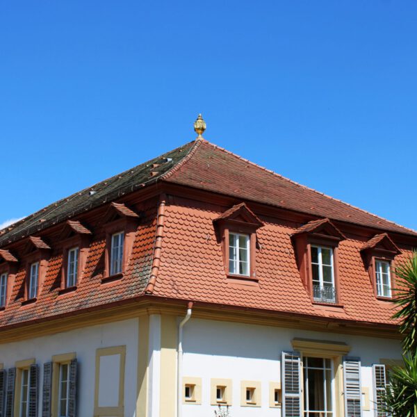 Brunnenbau im Kurgarten Bad Bocklet mit goldener Kuppel 