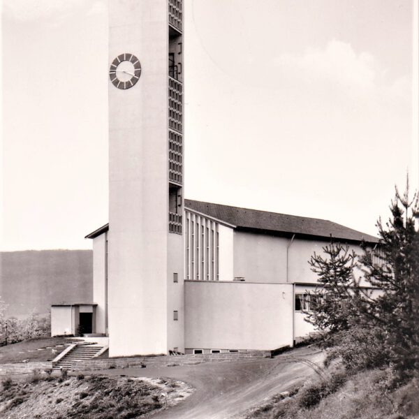 Die St. Laurentius Kirche aus der Ferne