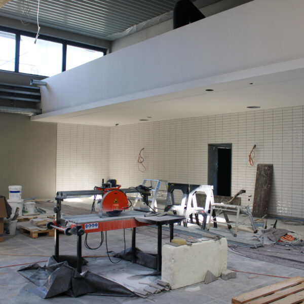 25.02.2021: Im Bereich der Fliesen wird die Metzgerei hinkommen.