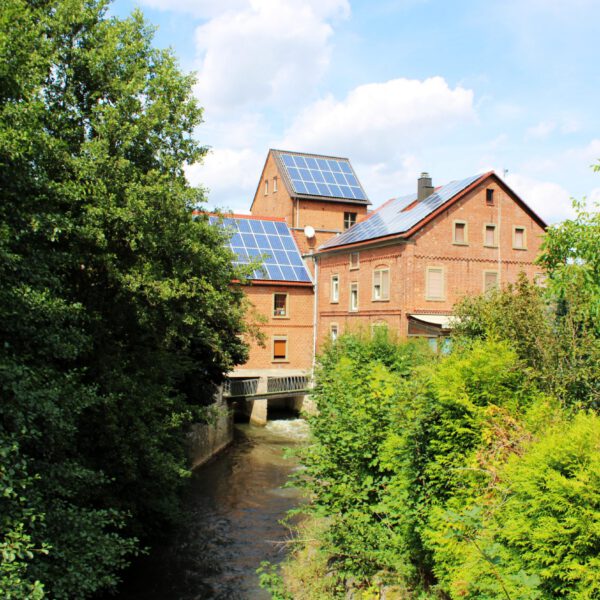 Die Ruppelmühle ist idyllisch am Bach gelegen.