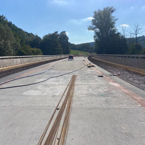 28.09.2023 - Saalebrücke bei Aschach nachdem der Baufirma gekündigt wurde