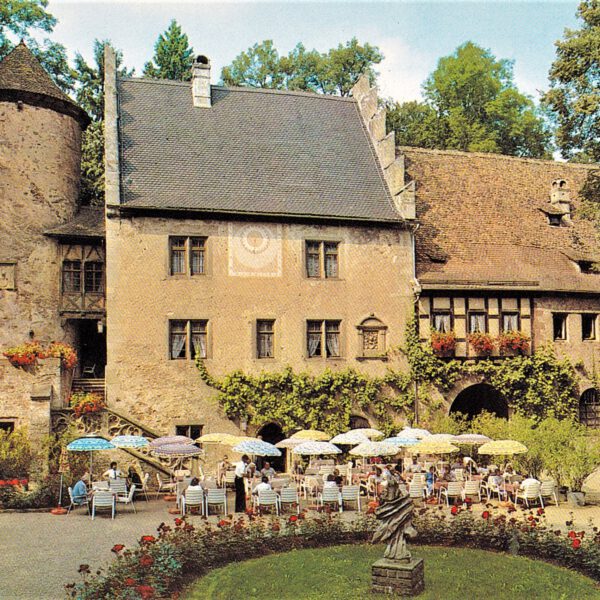 Innenhof mit Bewirtung