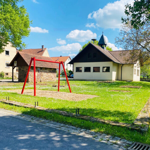 09.05.2022: Die Außenanlage ist bereit in ein Piratenparadies verwandelt zu werden.