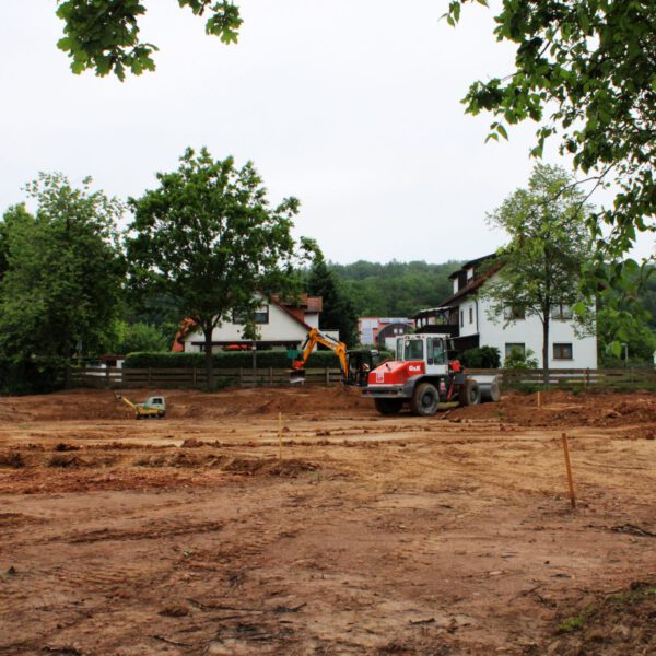 Erdbewegung am Spielplatz in Großenbrach