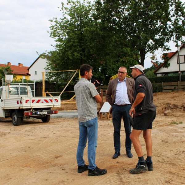 Lagebesprechung mit Bürgermeister Andreas Sandwall und Bauhofleiter Stefan Metz