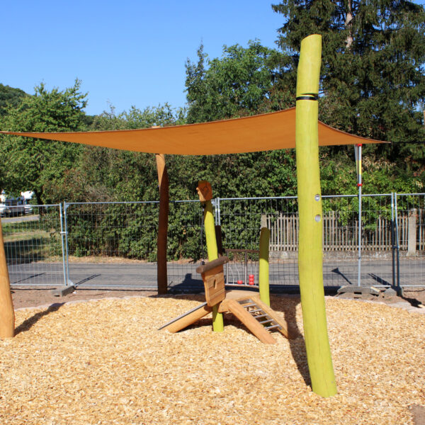 11.08.2022: Das Spielgerät für Kleinkinder steht bereits.