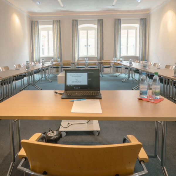 Tagungsraum, Bestuhlung in U-Form.