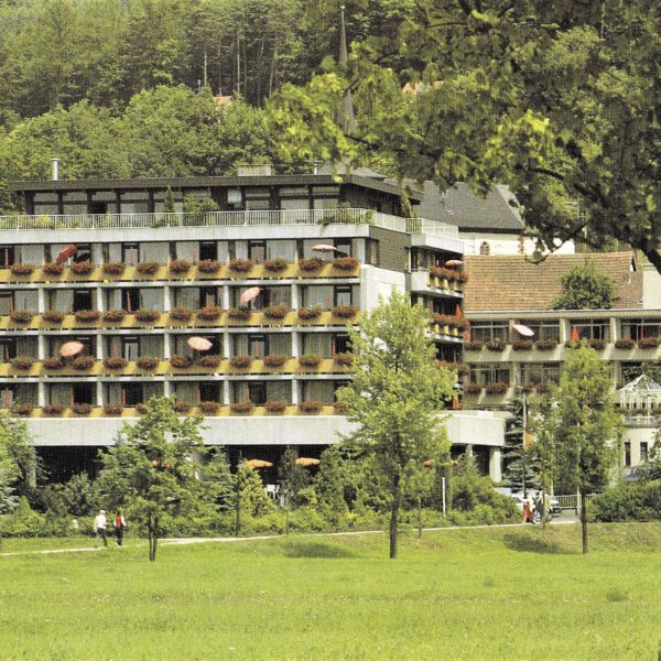 Anbau moderner Hotelkomplex 